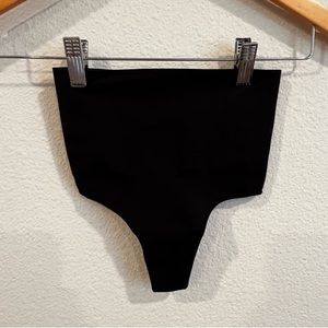 Skims high rise compression shaping thong size small/medium black onyx
